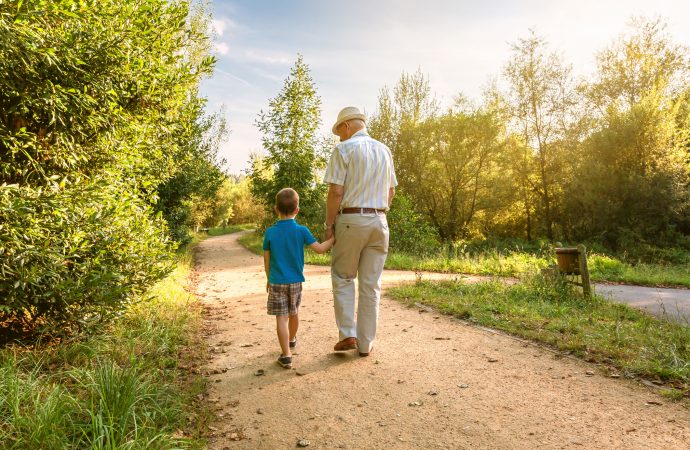 Minnesota preschooler, 89-year-old WWII veteran neighbor become fast friends over unlikely bonds