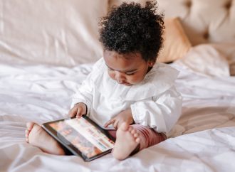 Screen-time warning: Toddlers given tablets, phones to play with can suffer lasting brain damage